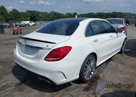 2016 Mercedes-Benz C 300 Luxury/Sport z USA, uszkodzony, nr VIN 55SWF4JB1GU096988